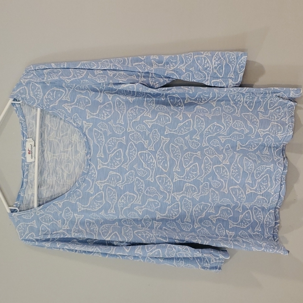 Vineyard vines 3/4 length sleeves fish top.